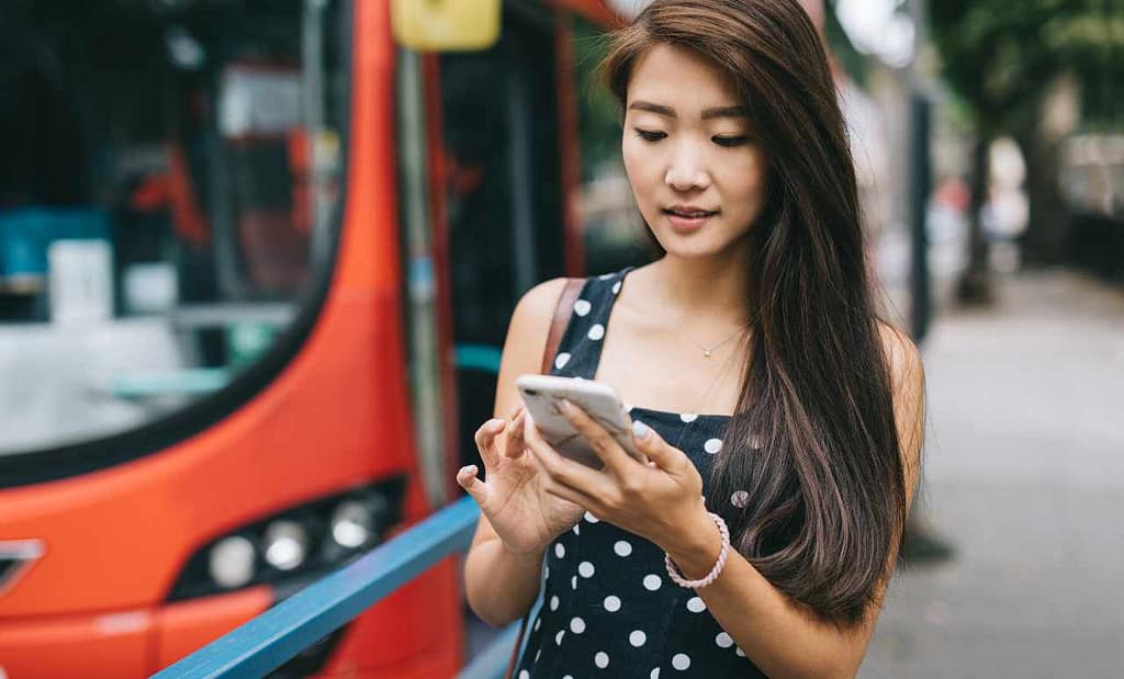 image of a student researching a how to make a graduation plan.